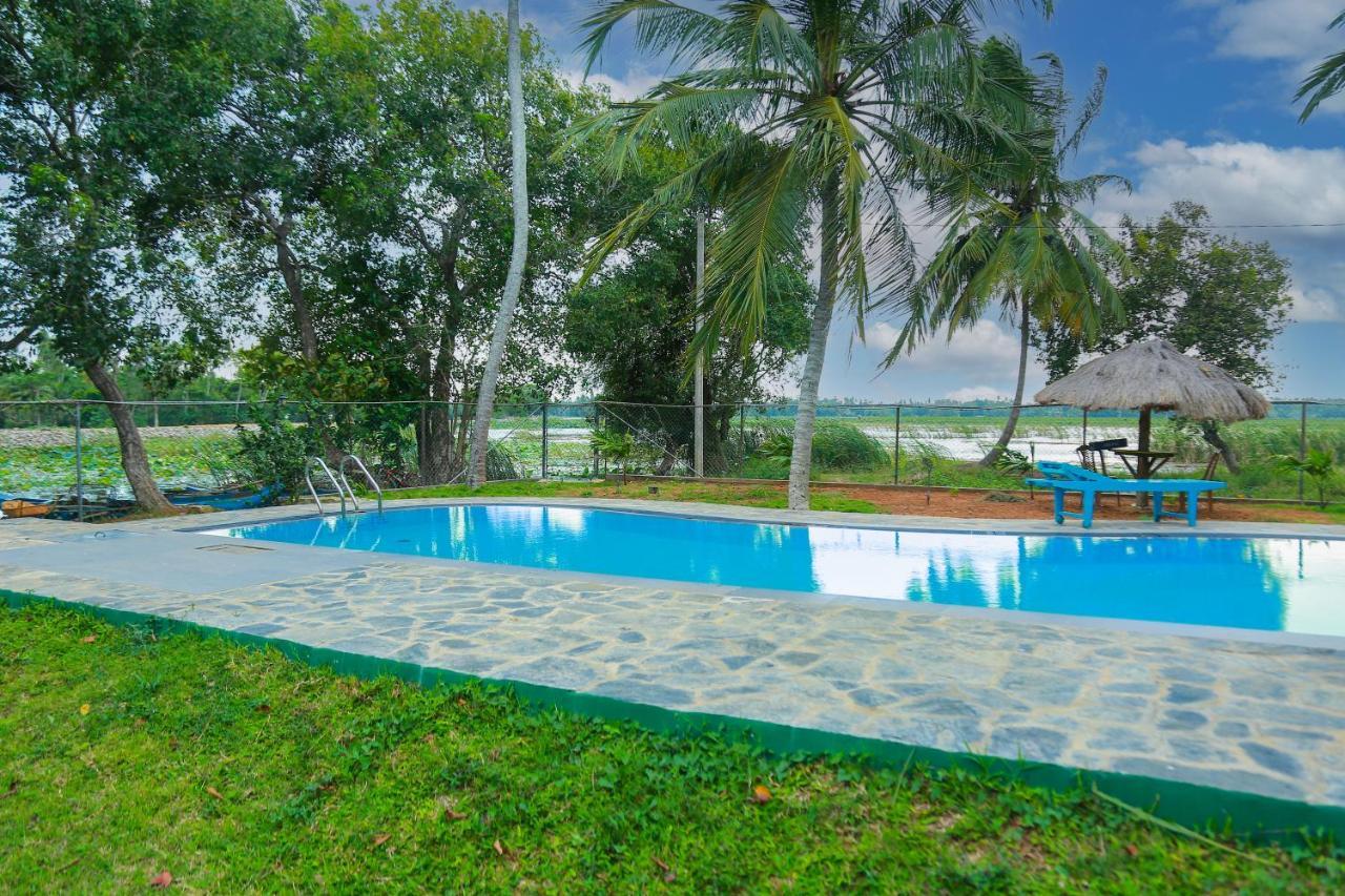 Lake Edge Holiday Inn Tissamaharama Exterior foto