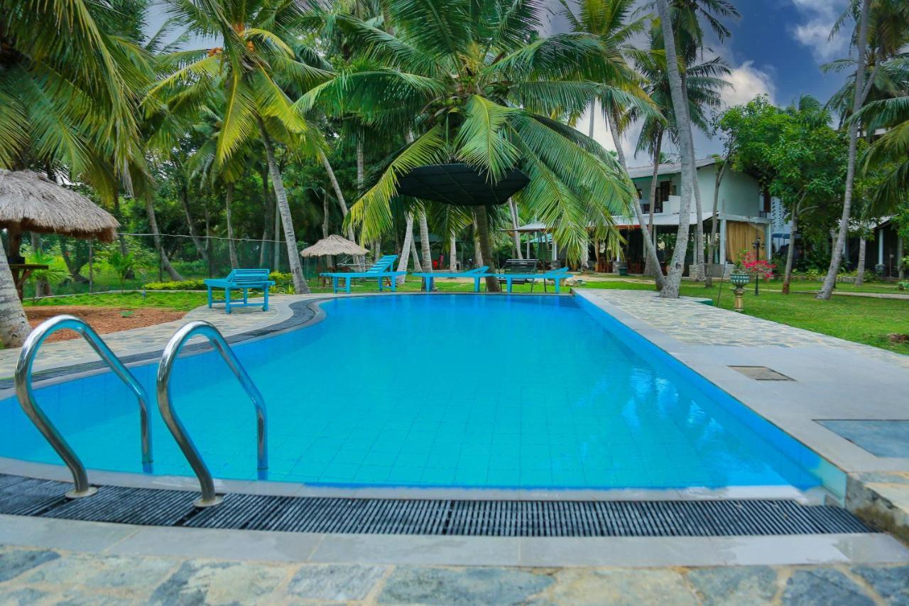 Lake Edge Holiday Inn Tissamaharama Exterior foto