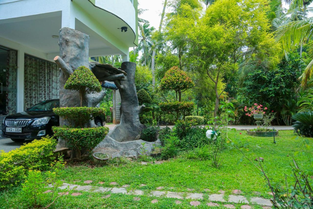 Lake Edge Holiday Inn Tissamaharama Exterior foto